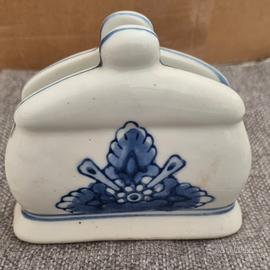 portatovaglioli in ceramica pesante dipinta. 