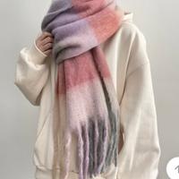 Sciarpa invernale rossa calda e di qualità