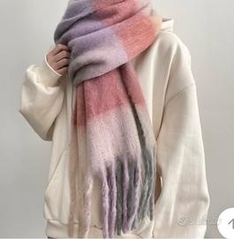 Sciarpa invernale rossa calda e di qualità