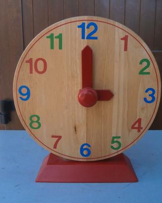 Orologio gioco in  legno Ikea usato ben conservato