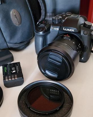 Panasonic Lumix GH5 + Accessori