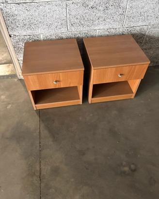 Coppia Comodini in Legno Chiaro con Cassetto e Van