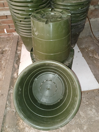 Vasi in plastica verde nuovi