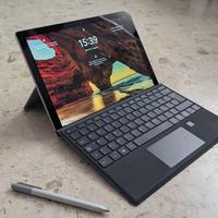 Microsoft Surface Pro 7 con penna e tastiera