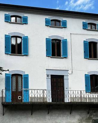 Casa indipendente di 250 m² con 4 locali a Varsi