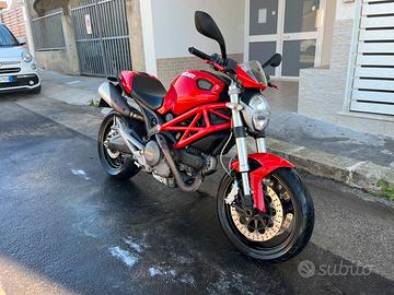 Ducati Monster 696