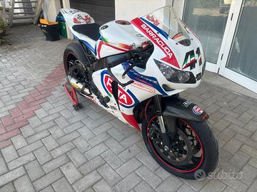 Honda CBR 1000RR 2009 pista e stradale