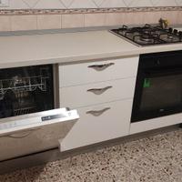 Cucina completa di elettrodomestici