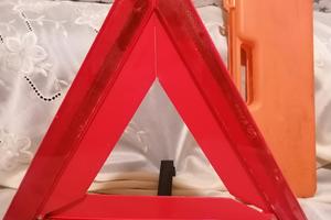 triangolo emergenza e gilet catarifrangente 