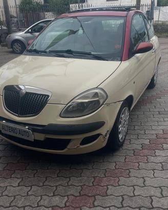 Lancia Ypsilon 1.4 16V Platino
