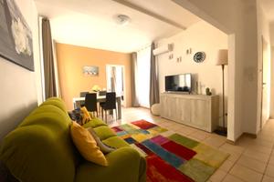 Ampio luminoso trivano con ascensore