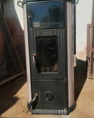 STUFA A LEGNA CON FORNO