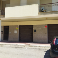 Locali con seminterrato zona Pozzo piano 2 uscite