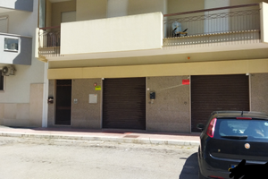 Locali con seminterrato zona Pozzo piano 2 uscite