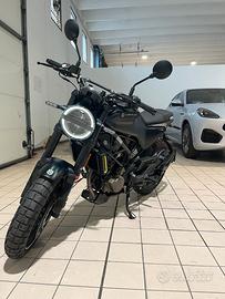 HUSQVARNA SVARTPILEN 125