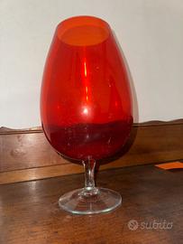 Vaso in vetro a forma di calice