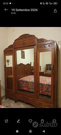 Camera da letto d'epoca in stile Liberty