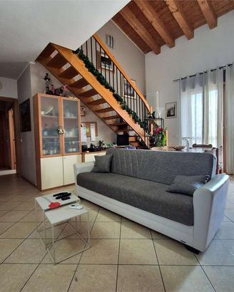 Recente appartamento su due livelli con terrazzo s