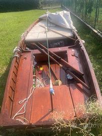 lancia in legno da pesca