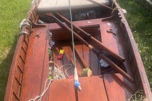 lancia in legno da pesca