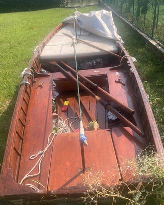 lancia in legno da pesca
