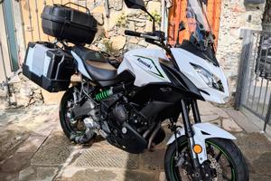 Kawasaki Versys 650 20.700 km con tris valigie 