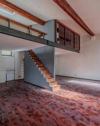 Appartamento all'ultimo piano nel centro di Firenz