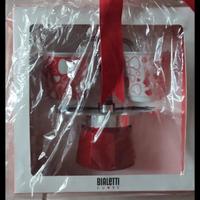 caffettiera Bialetti con due tazze
