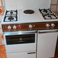 Cucina a gas e forno elettrico
