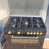 Cucina a gas 5 fuochi forno elettrico