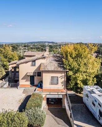 VILLA SINGOLA A BRACCIANO