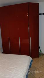 armadio laccato rosso