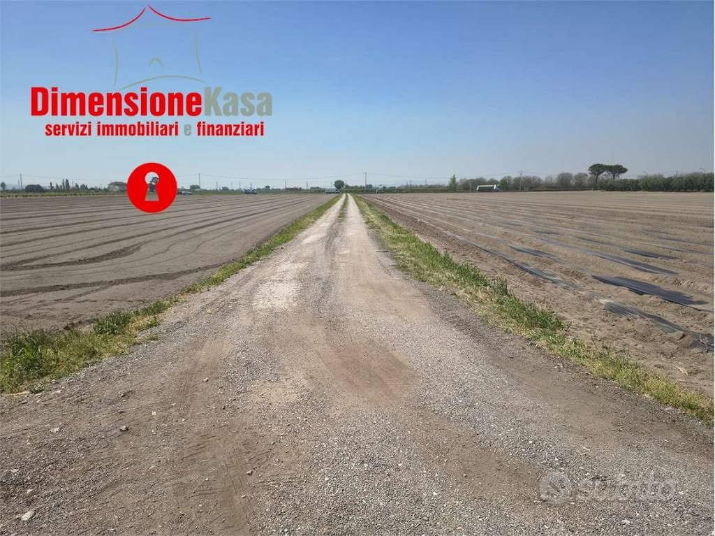 Terreno di 24000 m² a Acerra - Altro