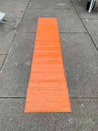Tappeto lungo da cucina in legno arancione