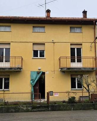 Villa di 150 m² con più di 5 locali a Varsi