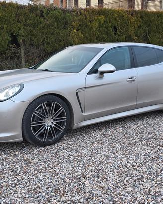 Porsche Panamera 3.0 Diesel tettuccio panoramico l