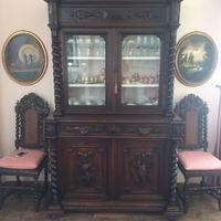 Credenza intagliata doppio corpo stile Luigi XIII