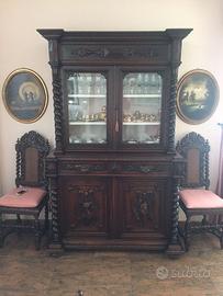 Credenza intagliata doppio corpo stile Luigi XIII