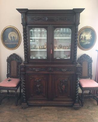 Credenza intagliata doppio corpo stile Luigi XIII