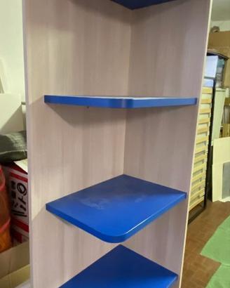 libreria ad angolo per cameretta