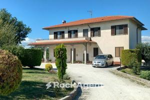 CASA INDIPENDENTE CON GIARDINO