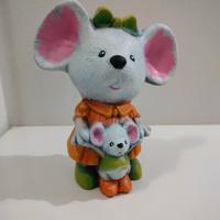 Figura da giardino in ceramica.