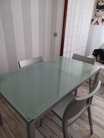 Tavolo in vetro + 4 sedie