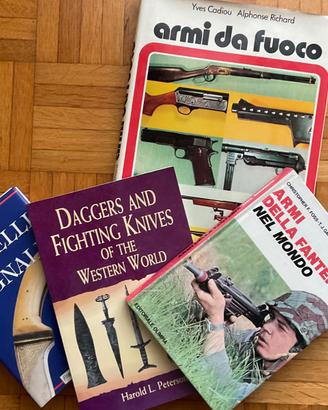 libri su armi bianche e da fuoco.