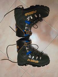 Scarpe da trekking su ghiaccio