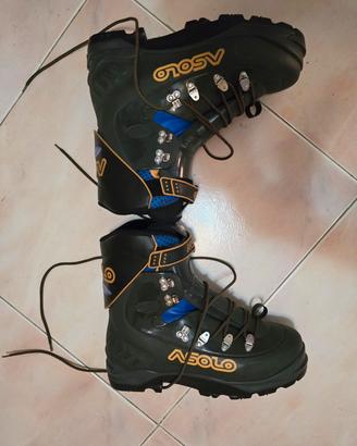 Scarpe da trekking su ghiaccio