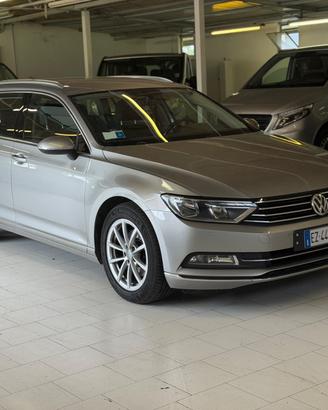 Volkswagen Passat 2.0 TDI DSG Comfortline BlueMoti