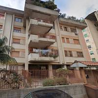 In parco - con terrazzo e giardino