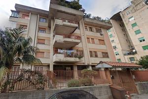 In parco - con terrazzo e giardino