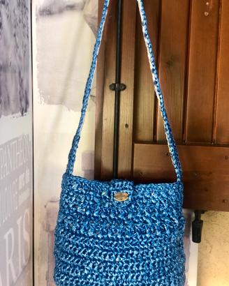 Borsa in rafia a uncinetto